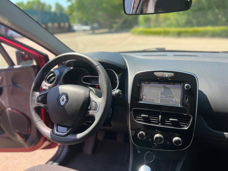 Vehicle Image 32