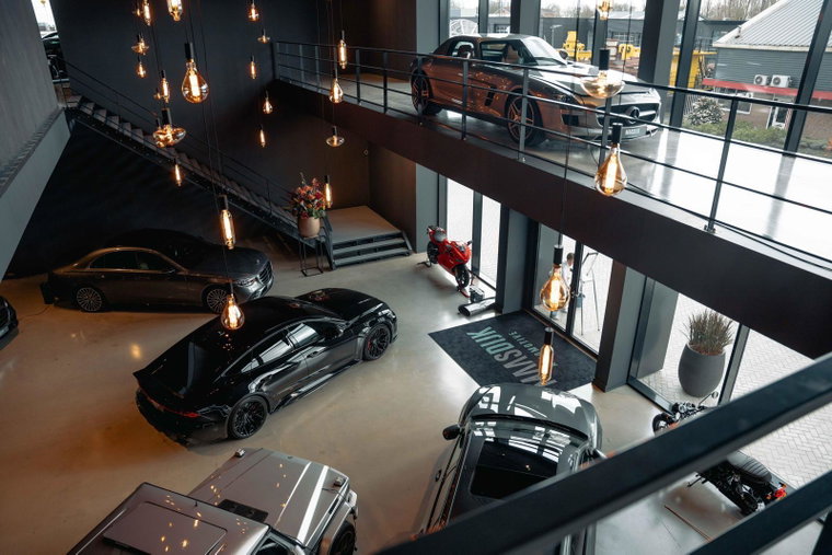 Vehicle Image 9