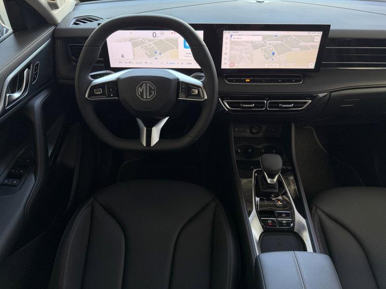 Vehicle Image 25