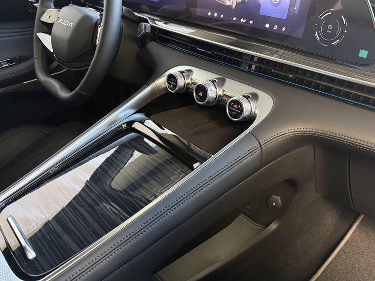 Vehicle Image 38