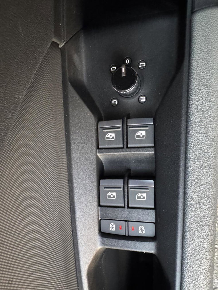 Vehicle Image 27
