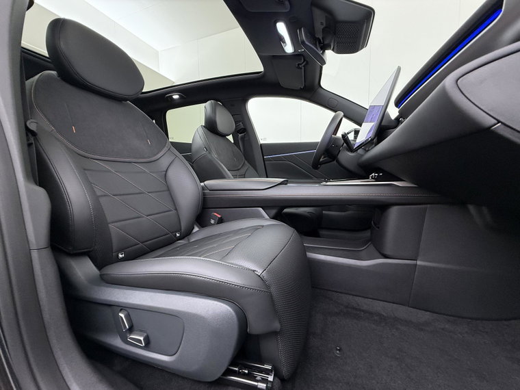 Vehicle Image 37