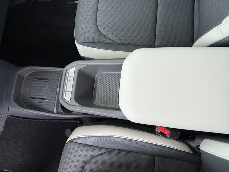 Vehicle Image 32
