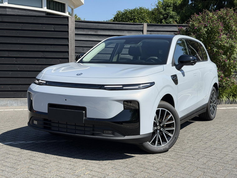 Leapmotor B10