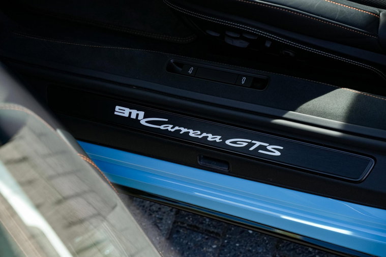 Vehicle Image 32