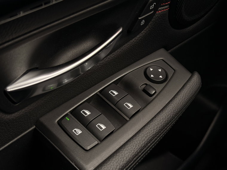Vehicle Image 38