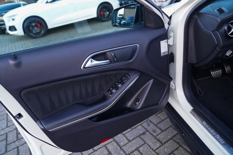 Vehicle Image 35
