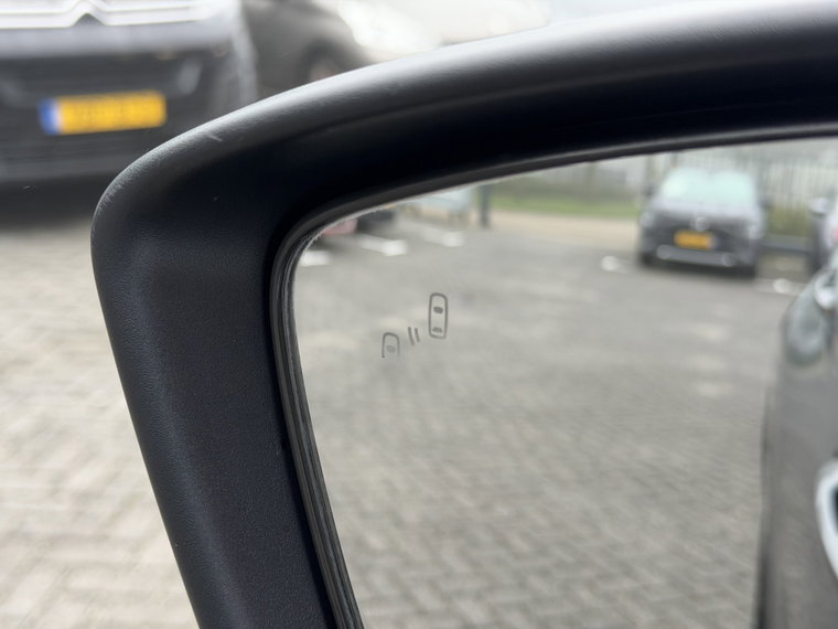 Vehicle Image 26