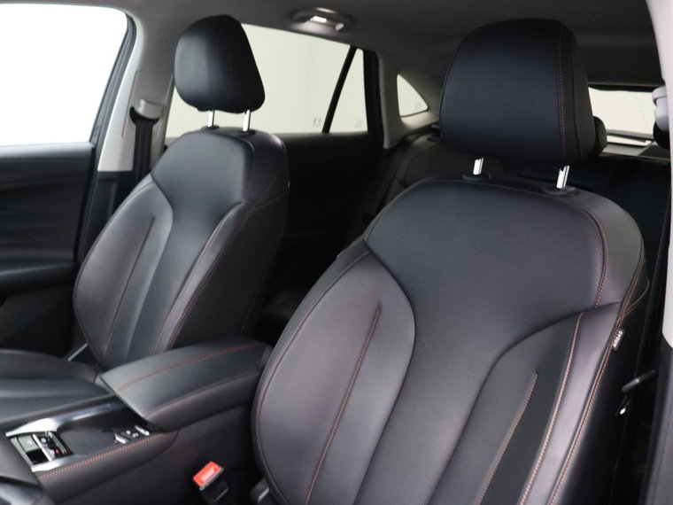 Vehicle Image 38