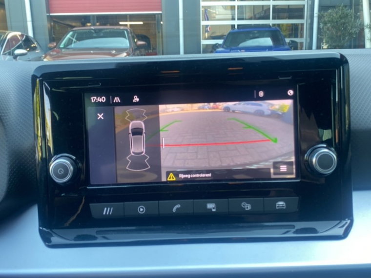 Vehicle Image 19