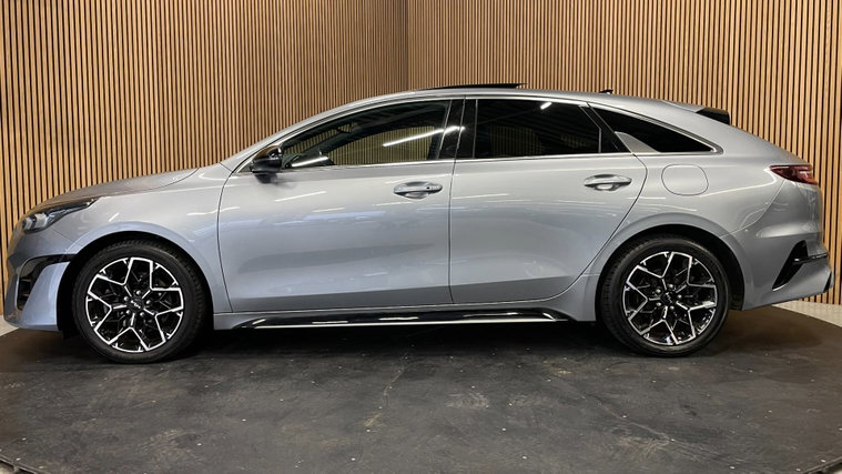Vehicle Image 32