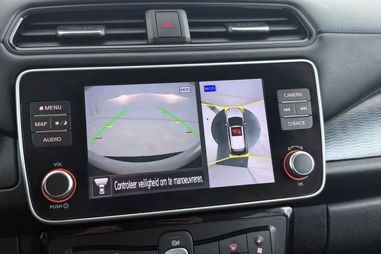 Vehicle Image 25