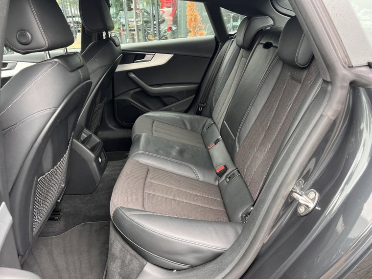 Vehicle Image 25