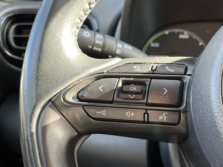 Vehicle Image 25