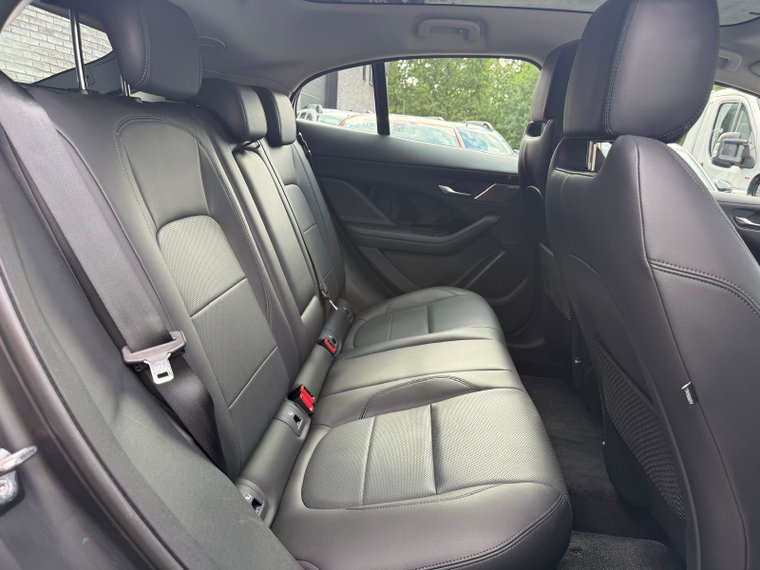Vehicle Image 38