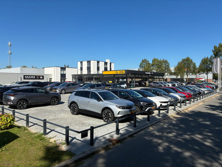 Vehicle Image 32