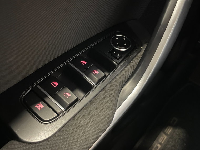 Vehicle Image 40