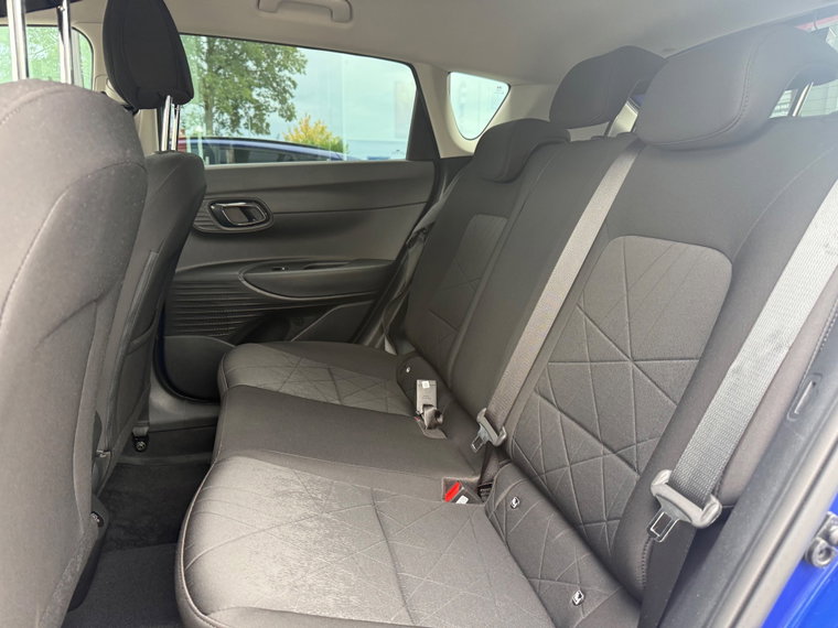 Vehicle Image 25