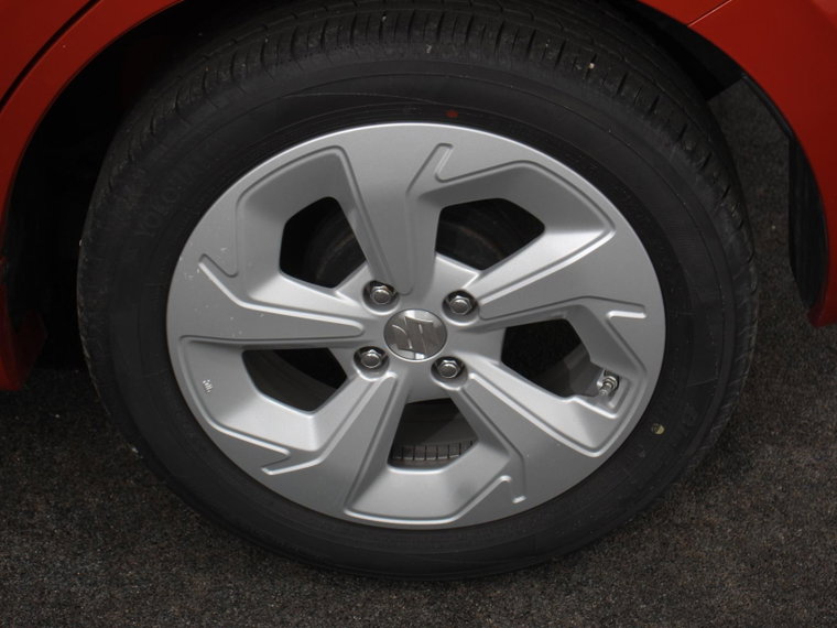 Vehicle Image 25