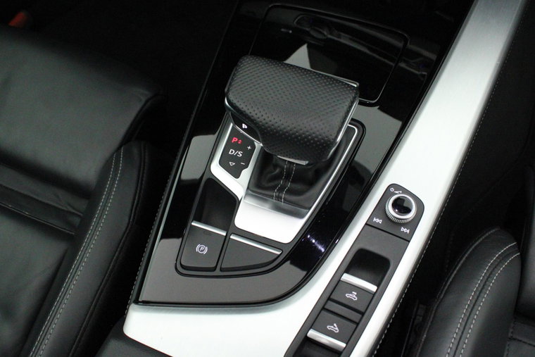 Vehicle Image 30