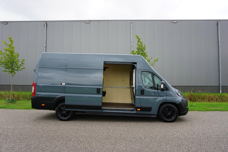 Vehicle Image 42