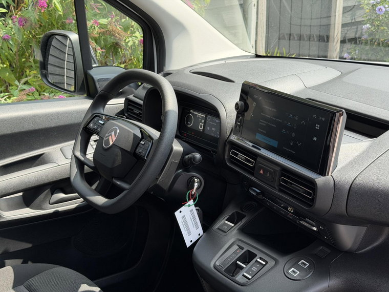 Vehicle Image 13