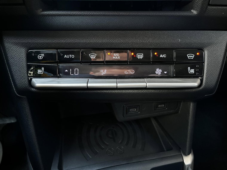 Vehicle Image 24