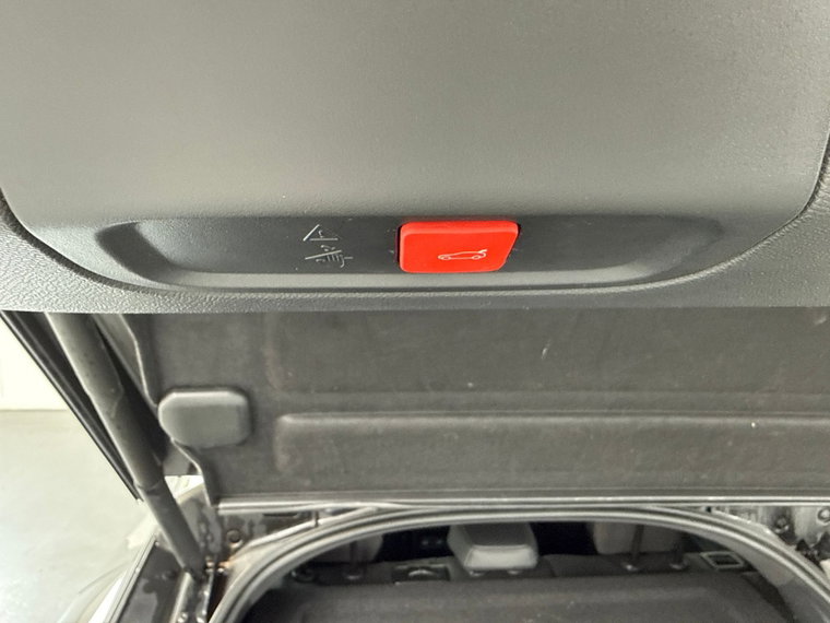Vehicle Image 28
