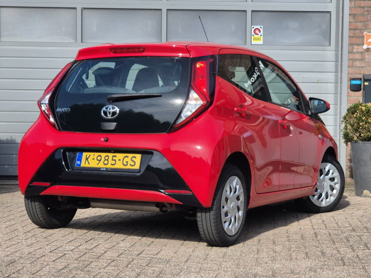 Vehicle Image 16