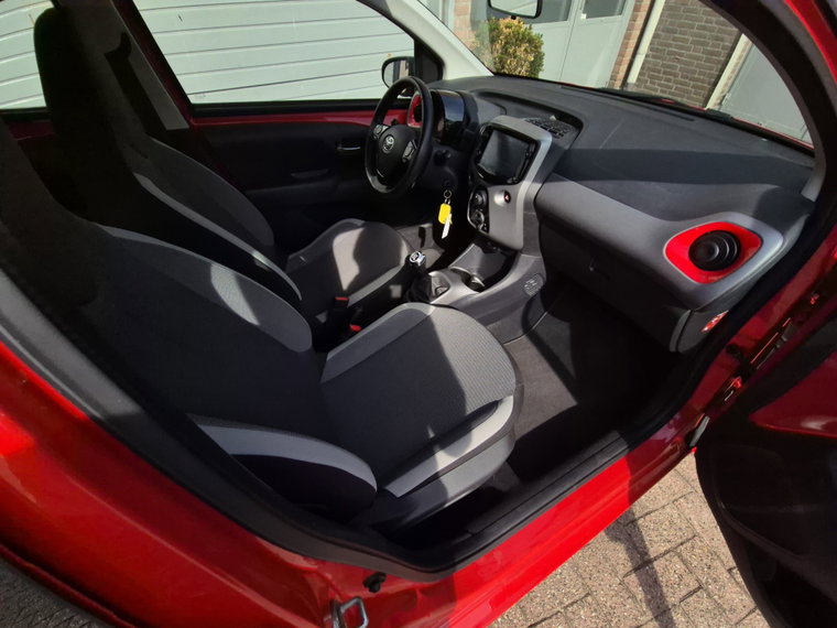 Vehicle Image 6