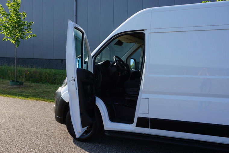 Vehicle Image 38