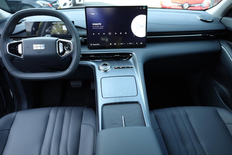 Vehicle Image 6