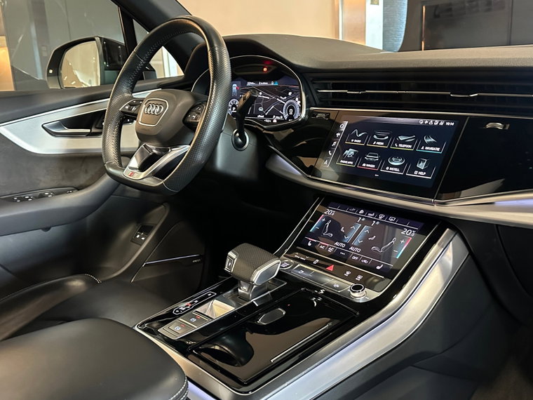Vehicle Image 21