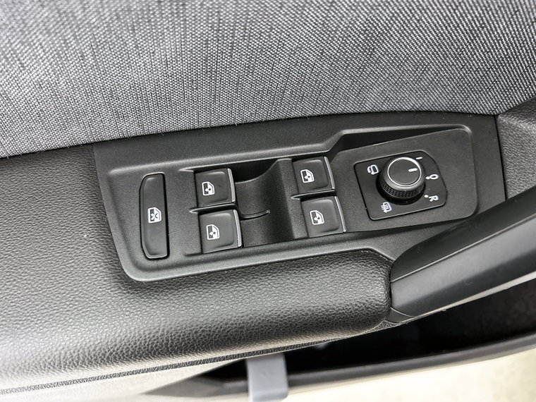 Vehicle Image 29