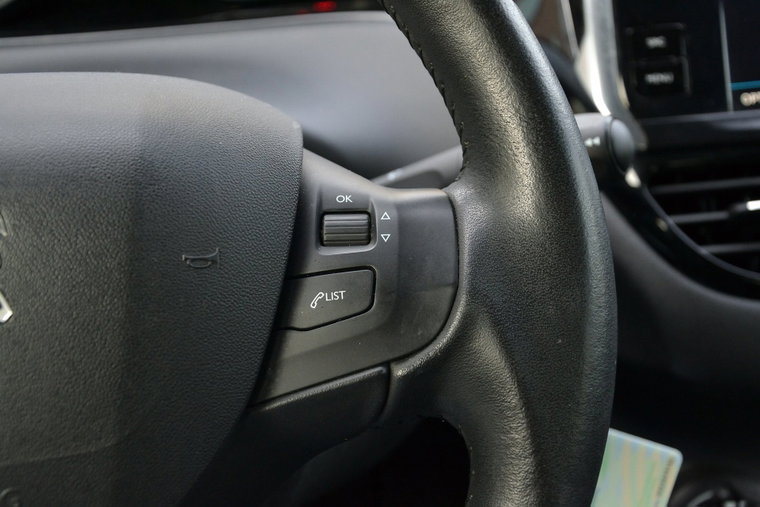 Vehicle Image 19