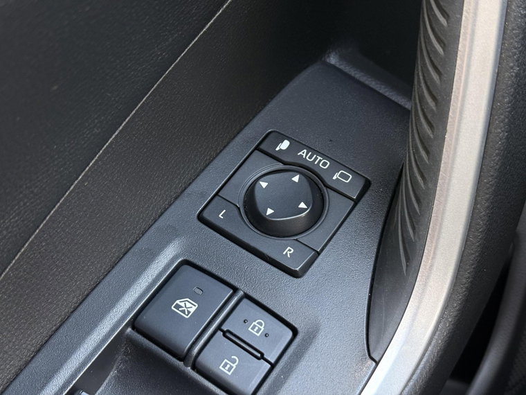 Vehicle Image 32