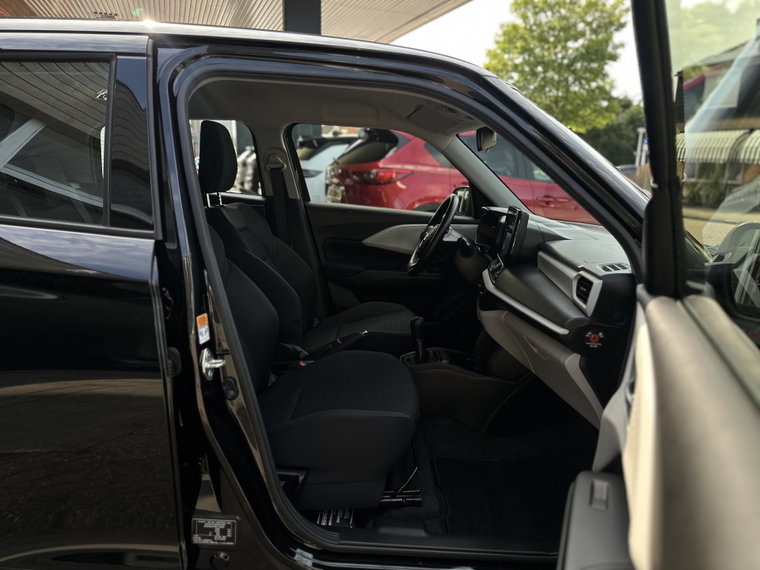 Vehicle Image 12