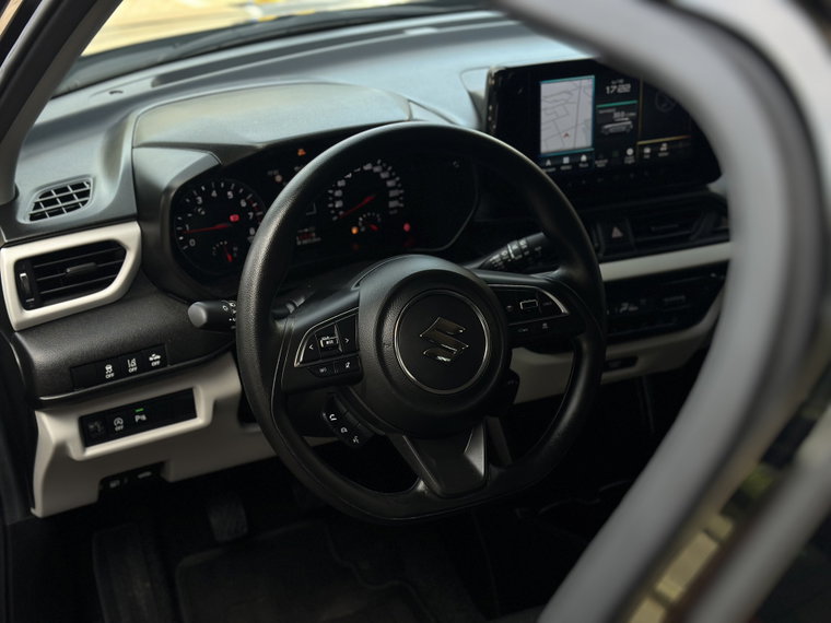 Vehicle Image 17