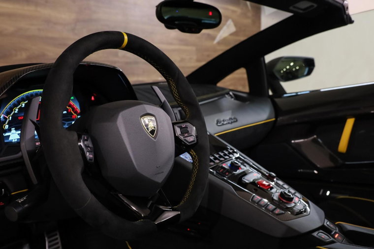 Vehicle Image 25