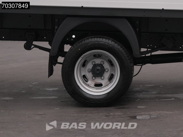 Vehicle Image 27