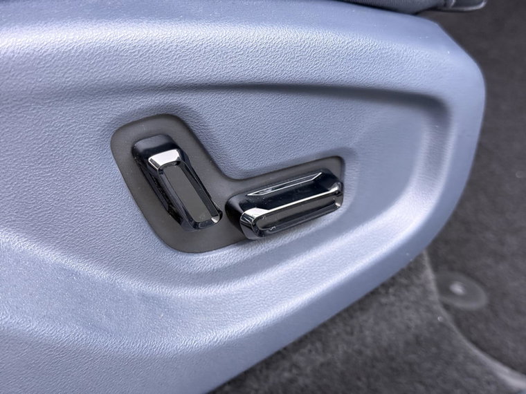 Vehicle Image 32