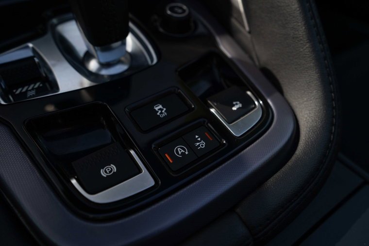Vehicle Image 25