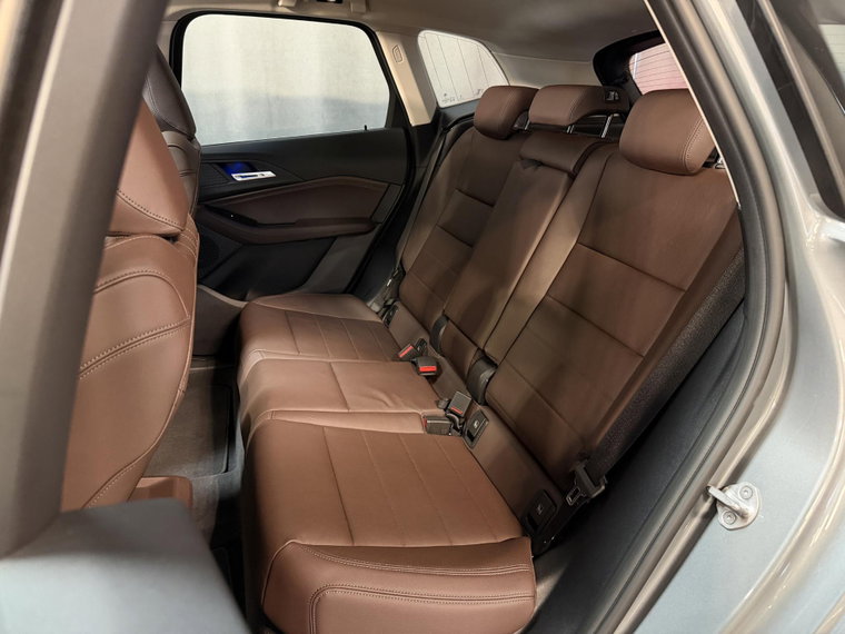 Vehicle Image 37