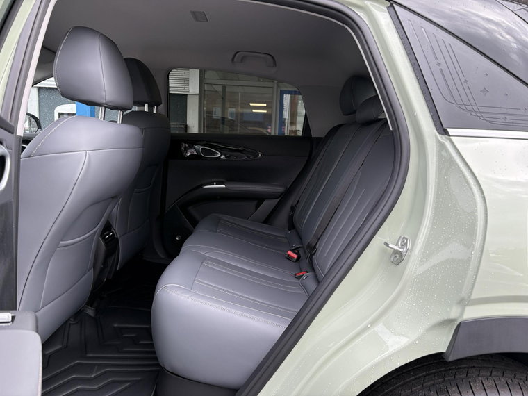 Vehicle Image 15