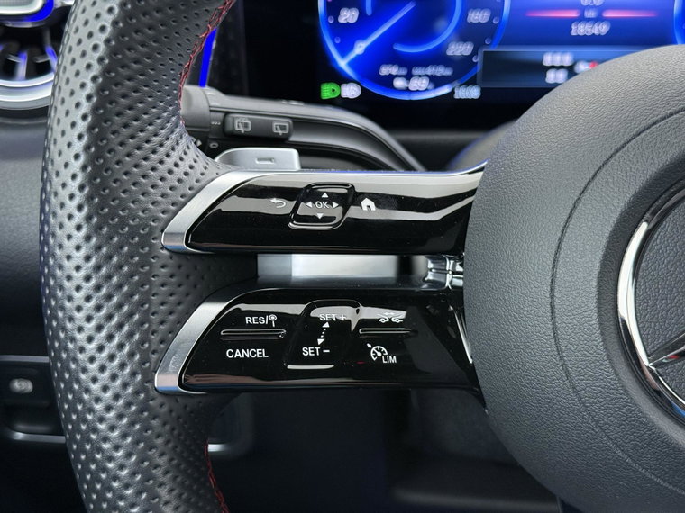 Vehicle Image 34
