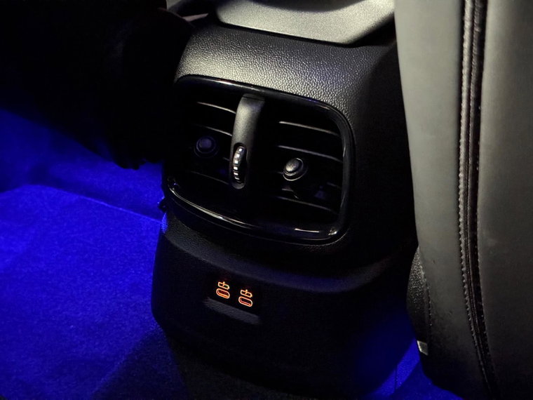 Vehicle Image 38