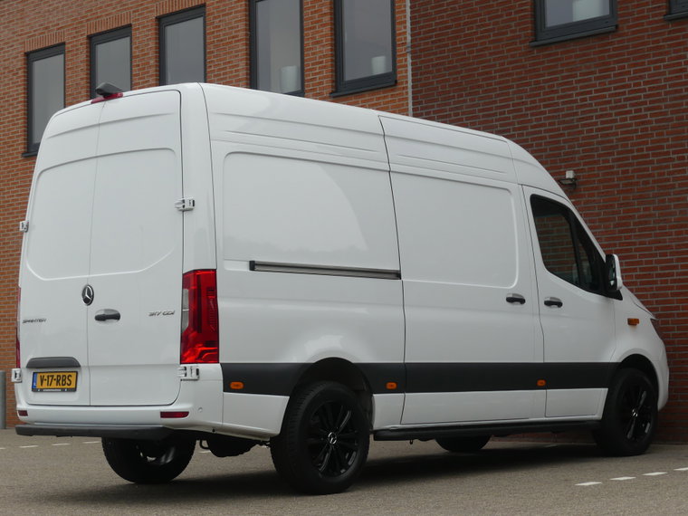 Vehicle Image 25