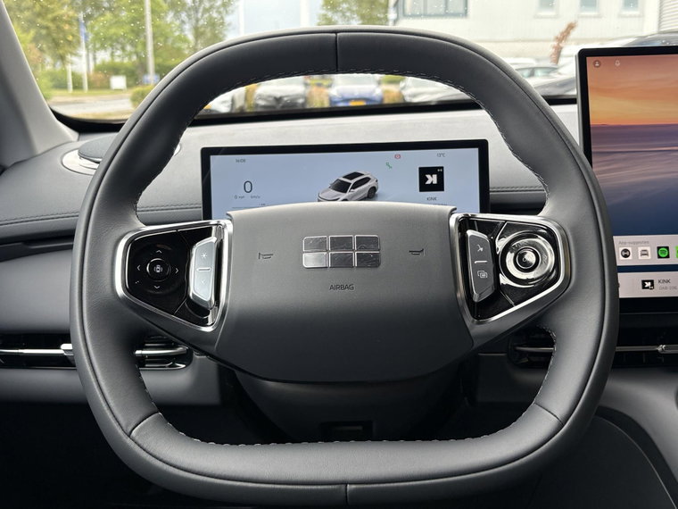 Vehicle Image 25
