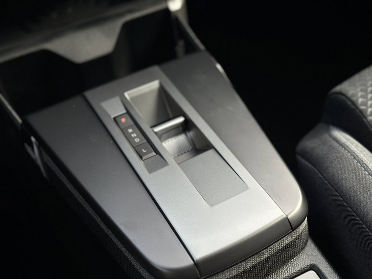 Vehicle Image 24