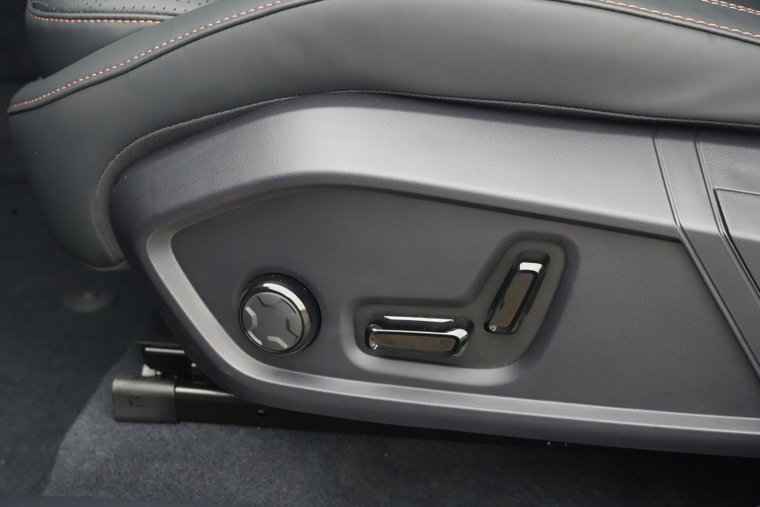 Vehicle Image 23